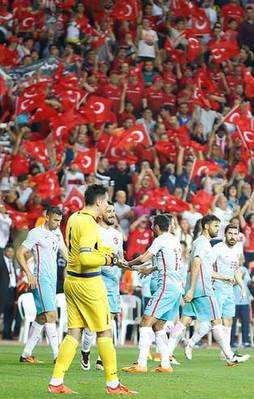 Türkiye, Karadağ'ı son saniye golüyle devirdi!