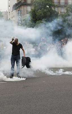 Fransa'da kriz giderek büyüyor