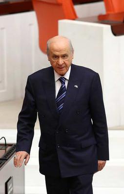 MHP'den muhaliflere kurultay resti