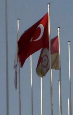 Abdi İpekçi'de şok! F.Bahçe bayrağını asmadılar!