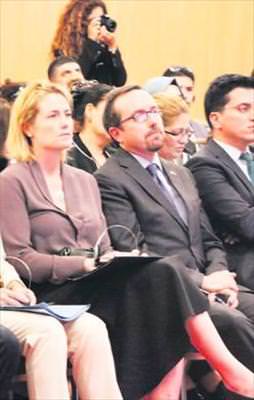 Orada başka burada Bass'ka