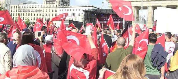 Avrupa’daki Türkler’den büyük protesto