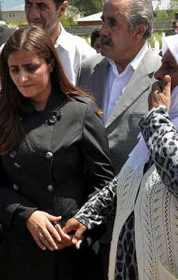 HDP'li vekil terörist için dua etti