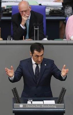 Skandal tasarıda Cem Özdemir'in de imzası var