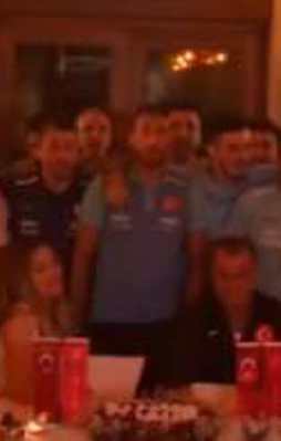 Ayça Çelik'ten Milli Takım'ı coşturan marş!