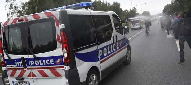 Fransa’da polis göstericileri ezmeye çalıştı