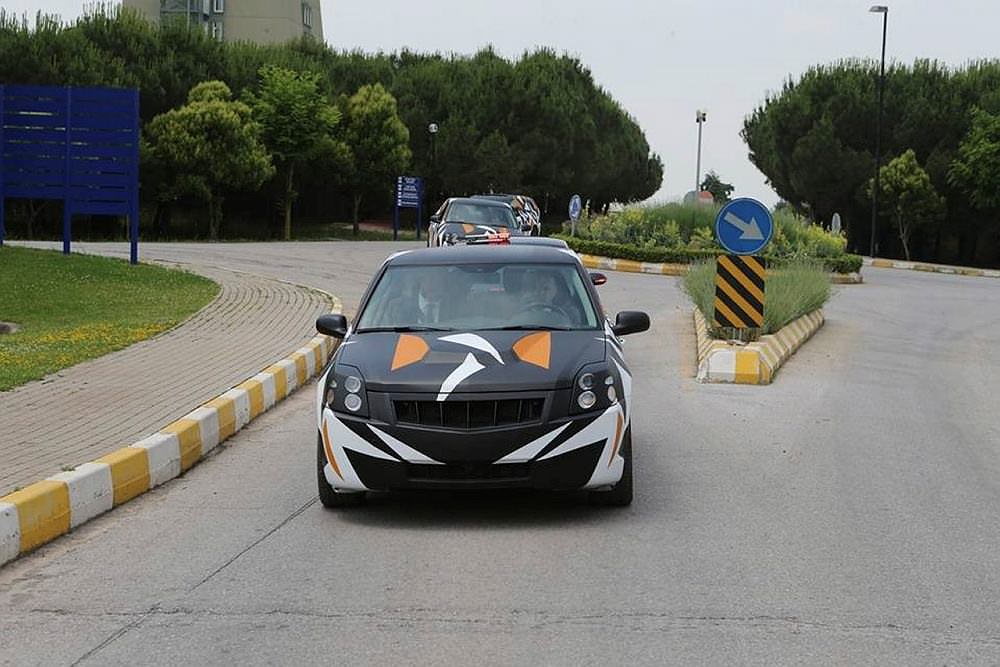 Bakan Özlü yerli otomobili test etti-2