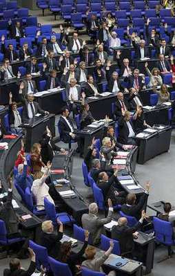 İşte skandala destek veren Türk vekiller