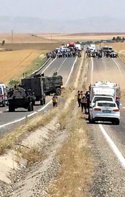Diyarbakır'da askeri aracın geçişinde patlama