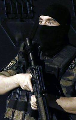 Terör operasyonunda 19 kişi sınır dışı edildi