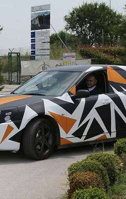 Bakan Özlü yerli otomobili test etti