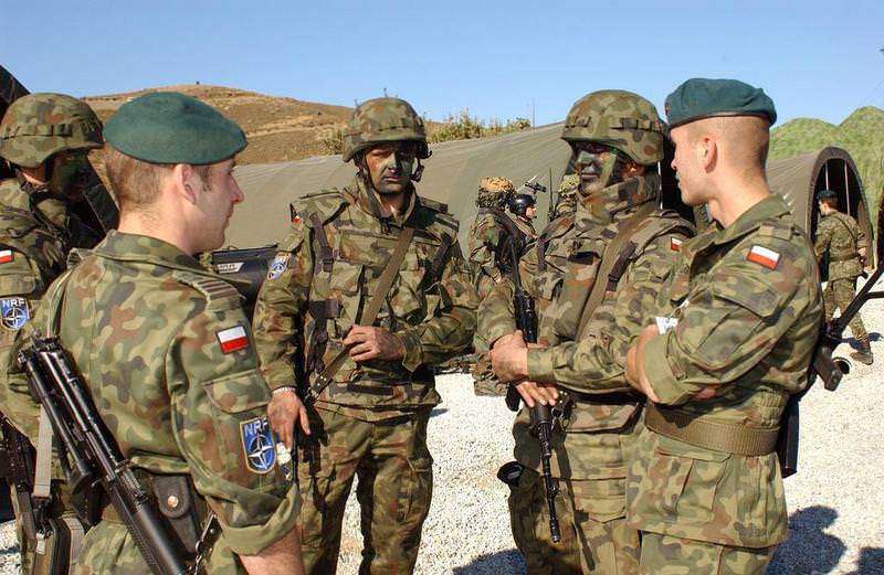O ülke Rusya'ya karşı ordu kuruyor