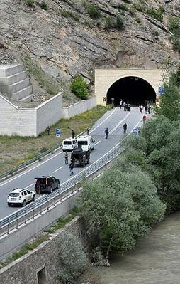 Gümüşhane'de askeri araca hain saldırı