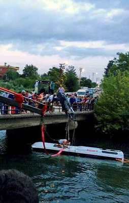 Katliam gibi trafik kazası: 14 ölü!