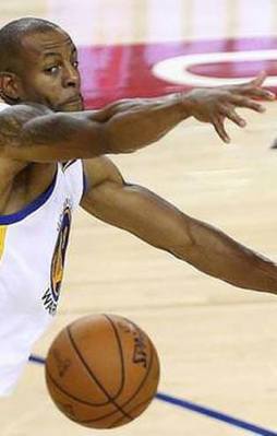 Golden State seride 2-0 öne geçti!