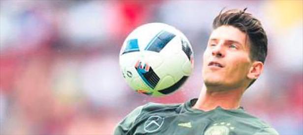 Gomez’in menajeriyle görüşülecek