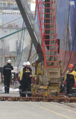 Gemide iki kişi ölü bulundu