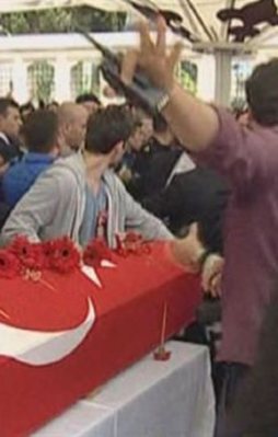 Kılıçdaroğlu şehit cenazesinde yuhalandı