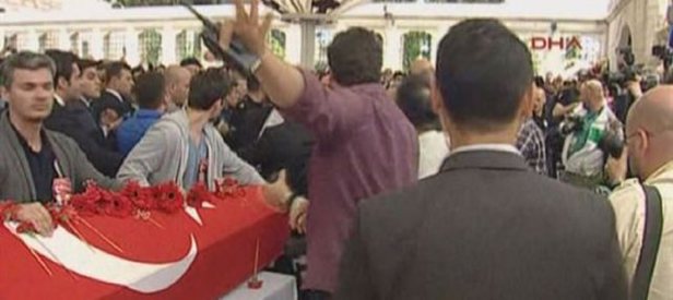Kılıçdaroğlu şehit cenazesinde yuhalandı
