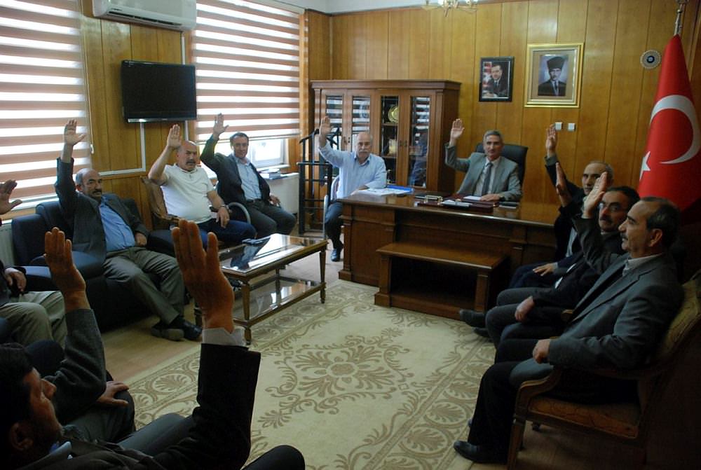 Cem Özdemir ihraç edildi-1