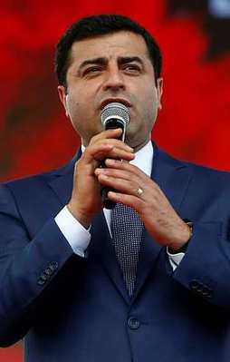 Demirtaş yine Türkiye'yi şikayet etti