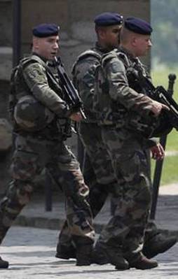 Fransa askeri Suriye'ye girdi