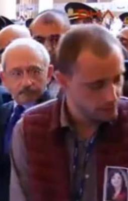 Şehidin eşi Kılıçdaroğlu'nun yanında durmak istemedi