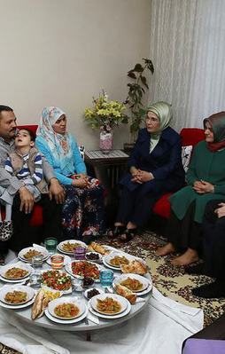 Emine Erdoğan'dan sürpriz iftar ziyareti