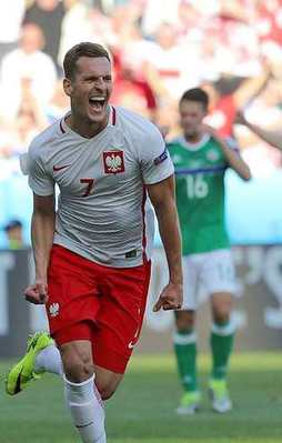 Polonya 3 puan tek golle aldı!