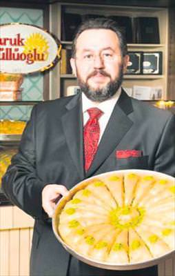 Dakikada 1 tepsi üretiyor