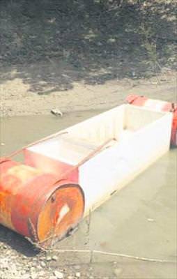 Buzdolabından sal yaptılar