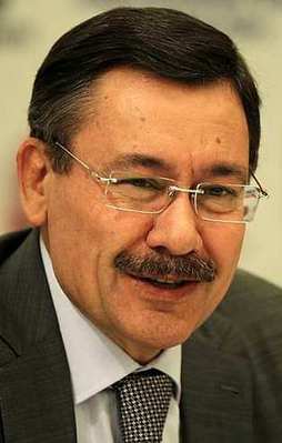 Gökçek'ten kadınlar için ayrı vagon anketi