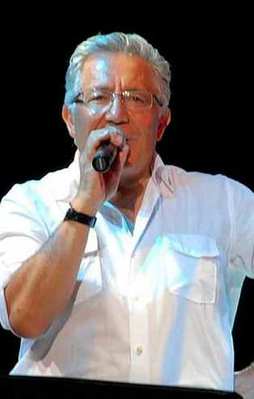 Livaneli PKK medyasna ülkesini kötüledi