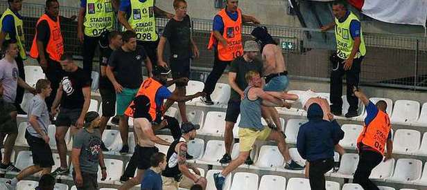 Fransız polisi 40 Rus holiganın peşinde