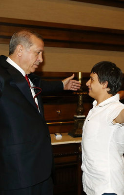 Erdoğan, minik misafirlerini ağırladı