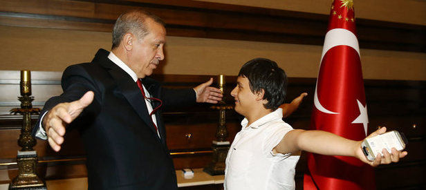 Erdoğan, minik misafirlerini ağırladı