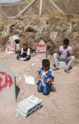 Dürümlü yetimlerinin buruk karne sevinci