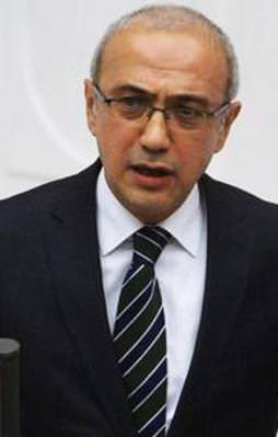 Yurt dışındaki 5 milyon Türk'e çağrı