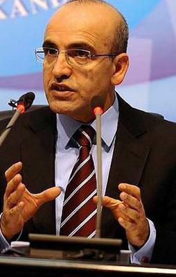 "Siyasi istikrar sayesinde sorunları aşıyoruz"