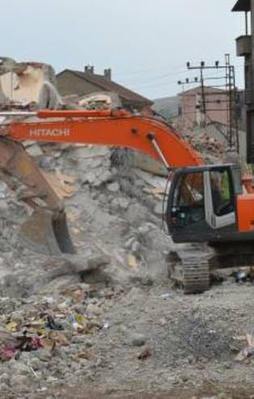 Yüksekova'da yıkım başladı