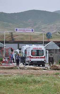 PKK camideki cemaati rehin aldı
