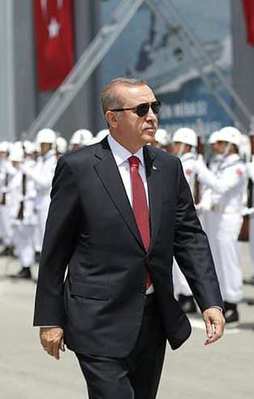 'Türkiye kendi uçak gemisine de sahip olacak'