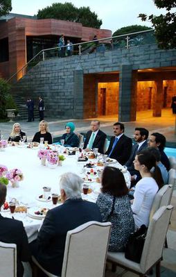 Cumhurbaskanı, sanat ve spor camiasından isimleri ağırladı