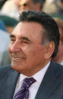 Doğan'dan PKK paçavrasına destek