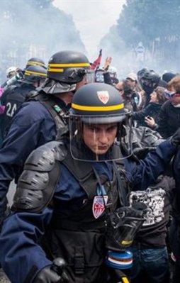 Fransız Bakan: Polisler yorgun düştü