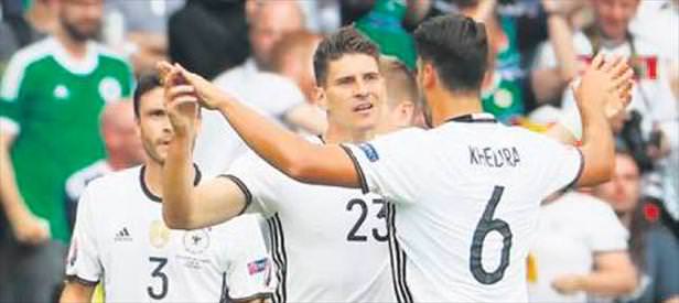 Panzer Gomez ile yıktı