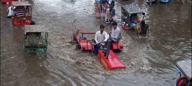 Hindistan’da fırtına 80 can aldı