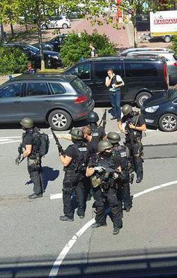 Almanya'da sinema salonuna saldırı!