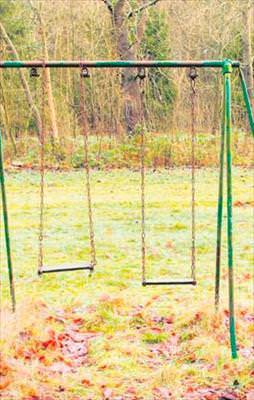 Parkta kendini astı