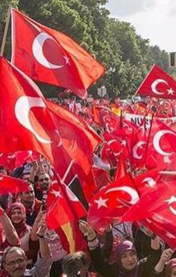 Almanya'da Türk kökenliler parti kuruyor
